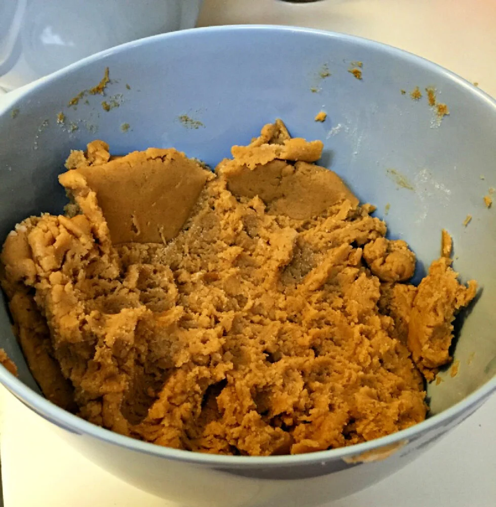 peanut-blossoms-recipe-dough