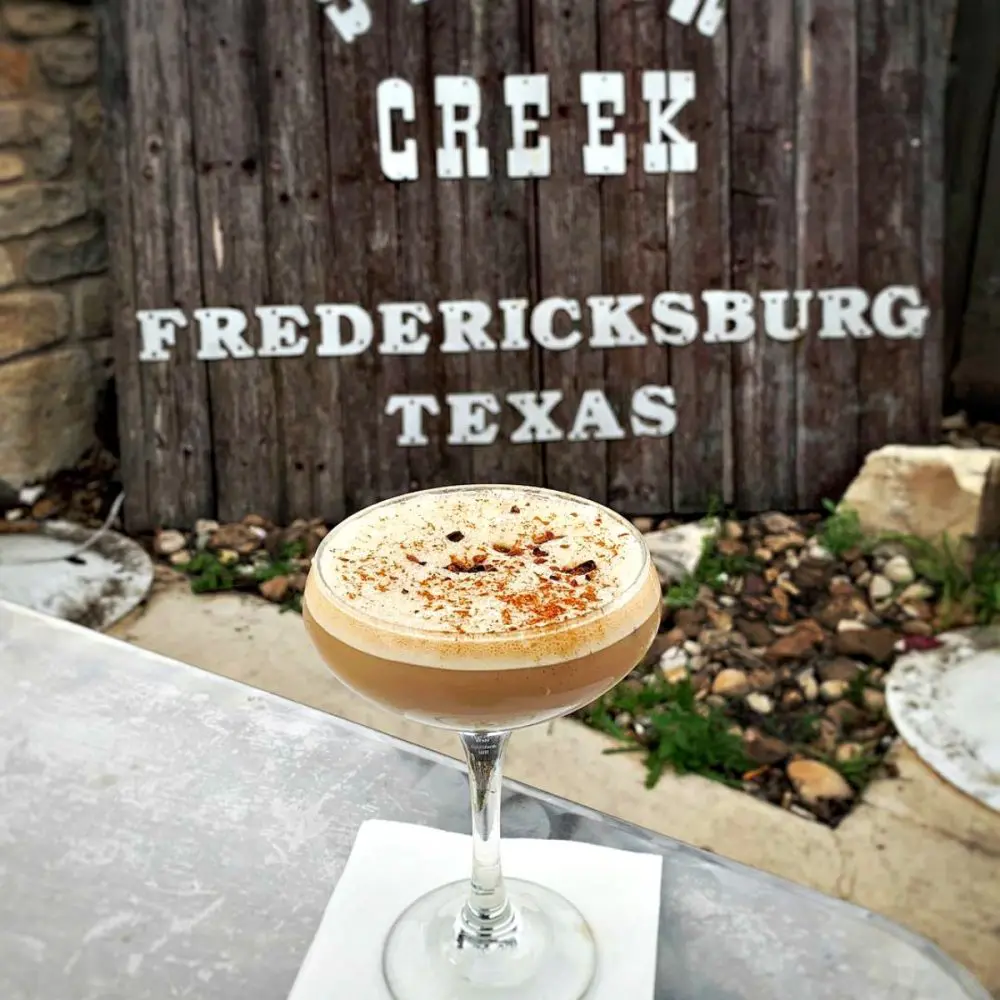 silver-creek-fredericksburg-cocktail-in-courtyard
