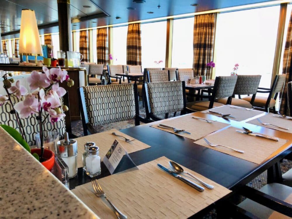 oosterdam-cruise-ship-dining-room