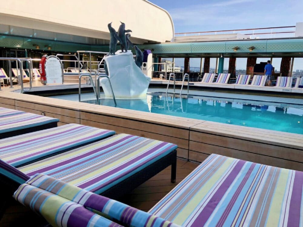 pool-deck-oosterdam-cruise-ship