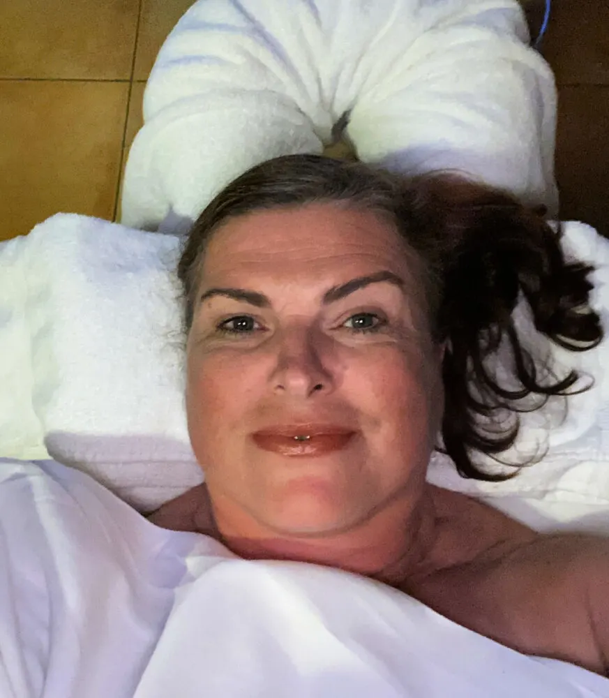 relaxing-in-the-elemis-spa