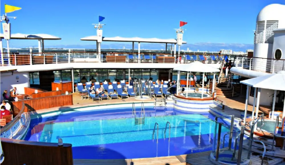 cove-pool-disney-cruise-ship