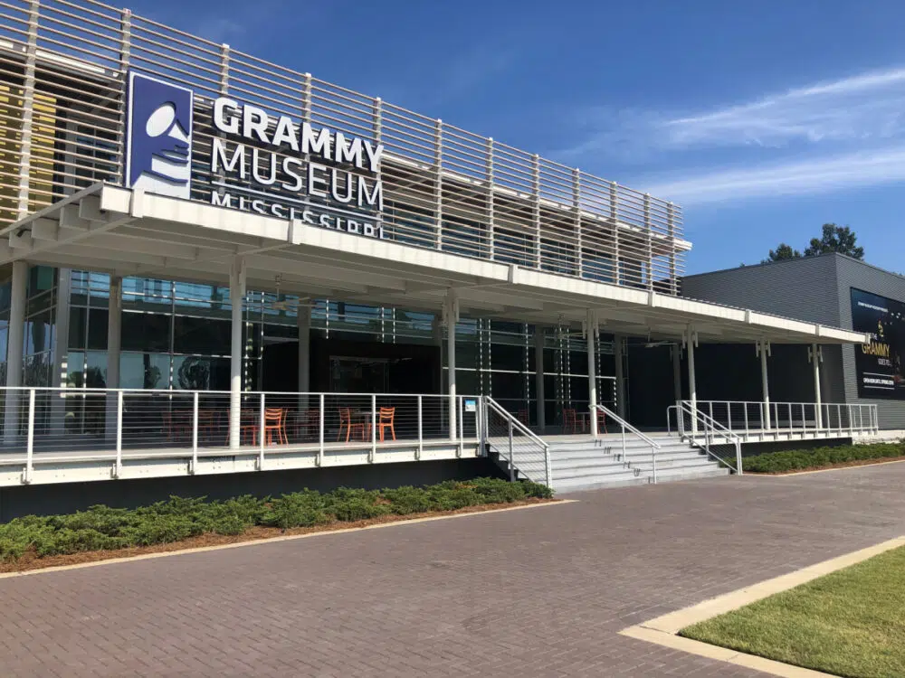grammy-museum-mississippi-outside-view