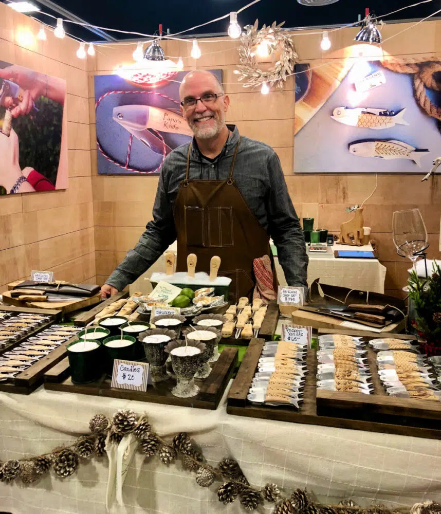 knife-craftsman-vendor-at-mistletoe-marketplace