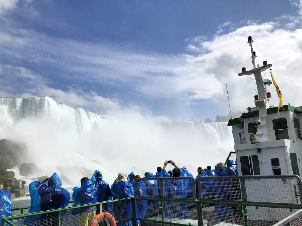maid-of-the-mist-passengers