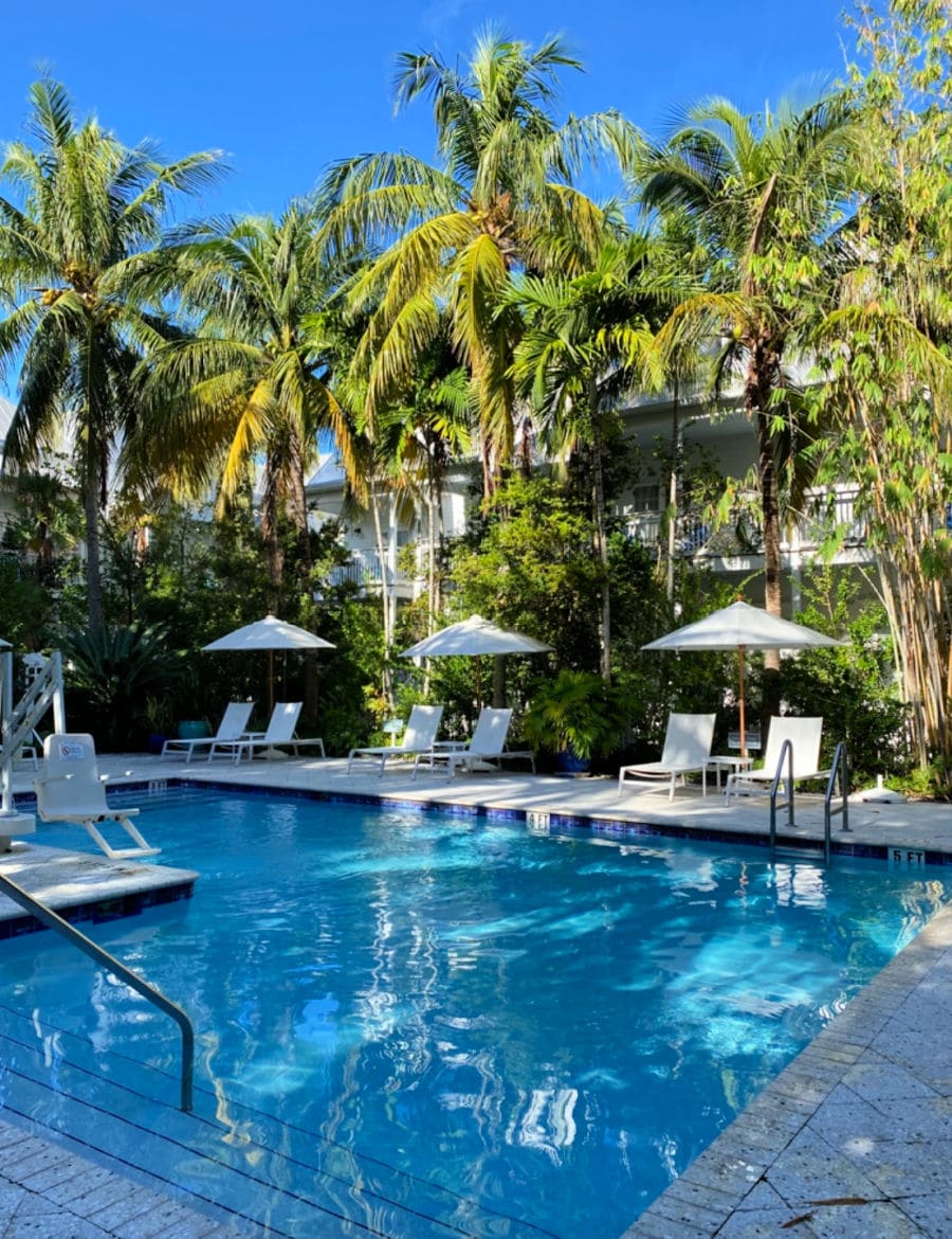 parrot-key-hotel-swimming-pool