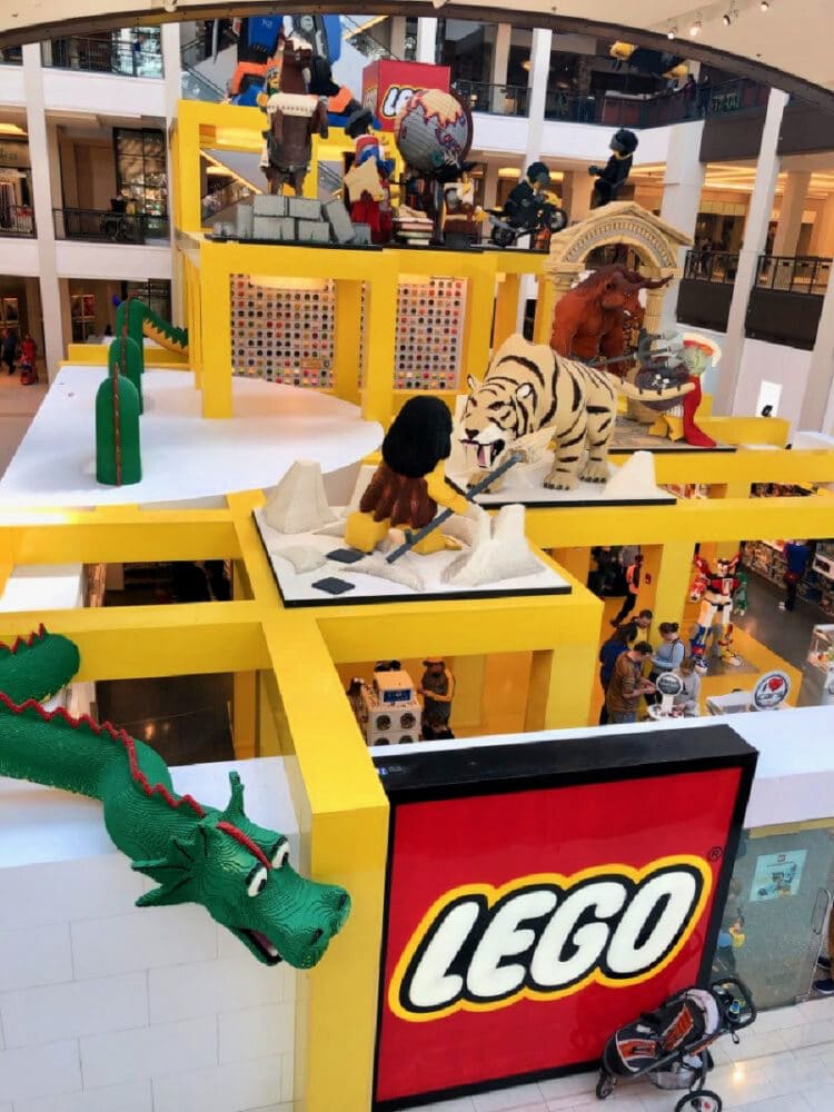 lego-store-display