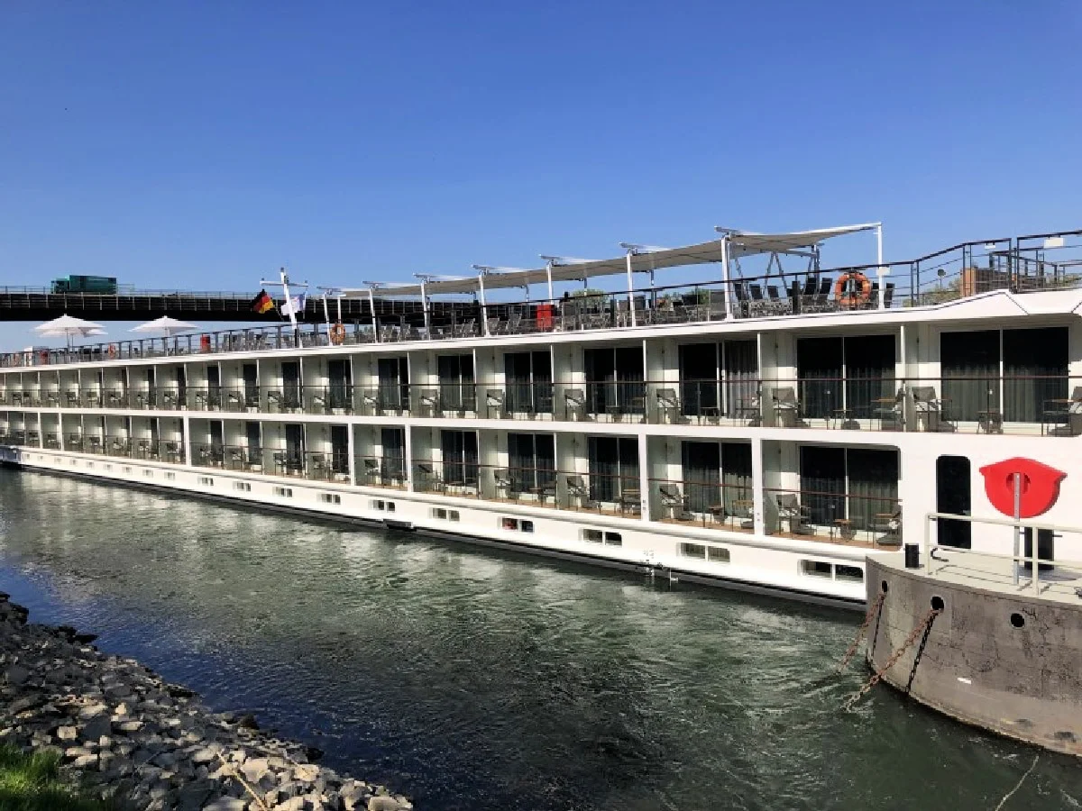 kvasir-viking-longship