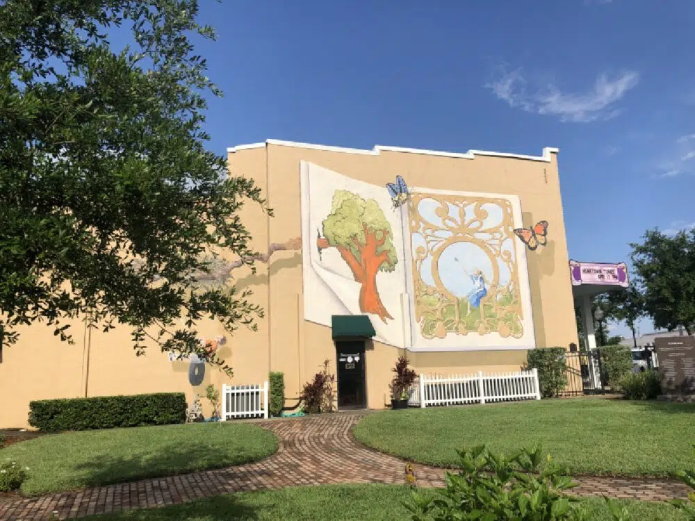 downtown-sebring-tree-mural
