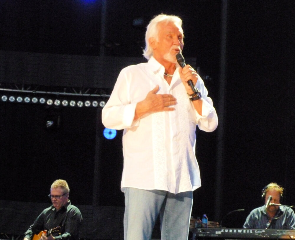 kenny-rogers-at-cma-fest