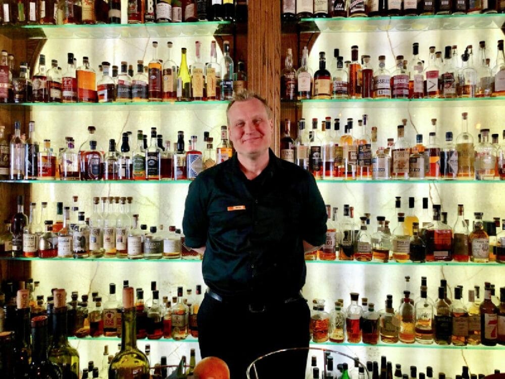 bartender-the-stanley-hotel