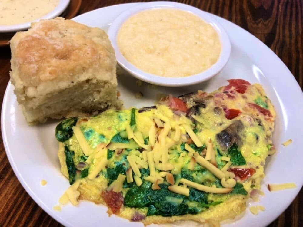 q-cafe-omelet-and-biscuit