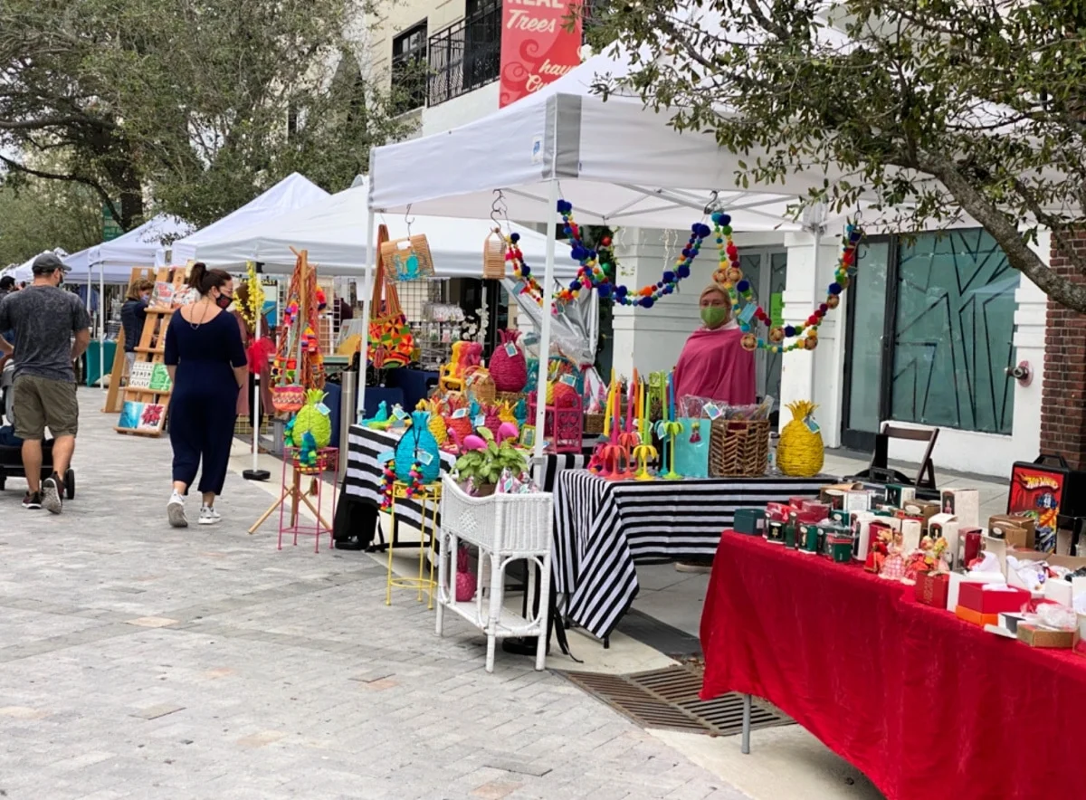 tables-and-artisans-market-at-west-palm-beach