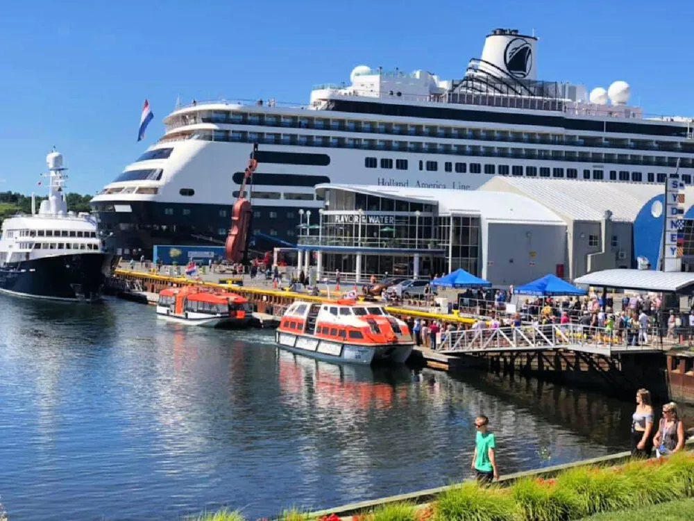 holland-america-zaandam-cruise-ship