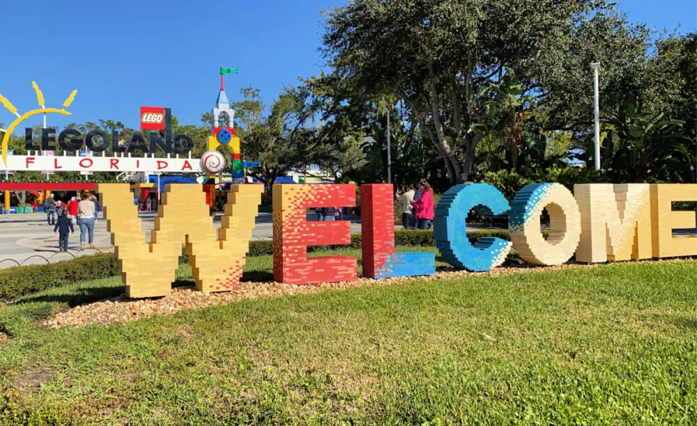 welcome-legoland-sign