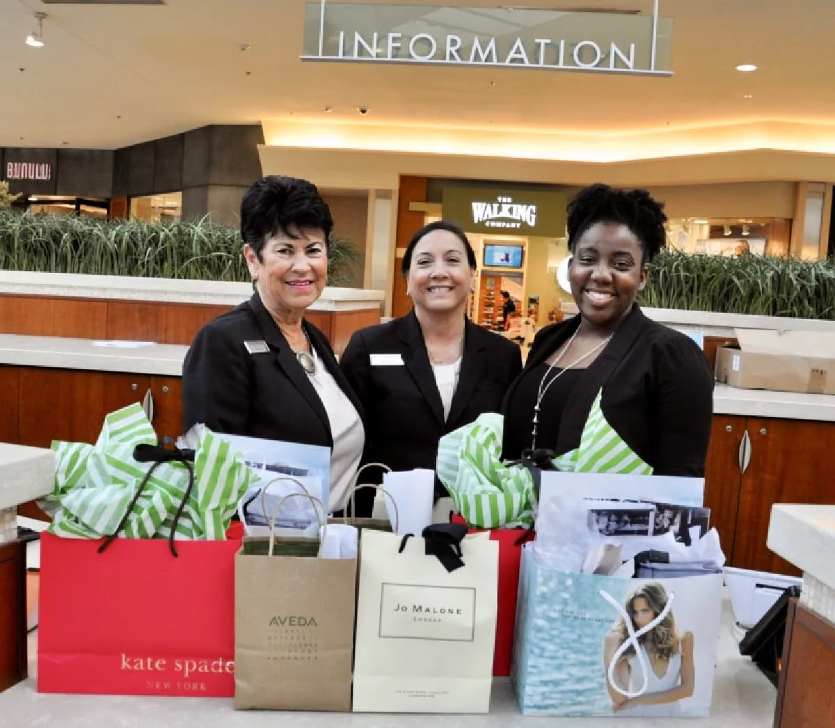 workers-at-the-gardens-mall