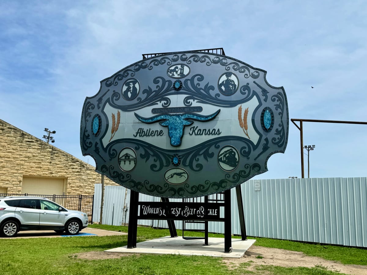 worlds-biggest-belt-buckle