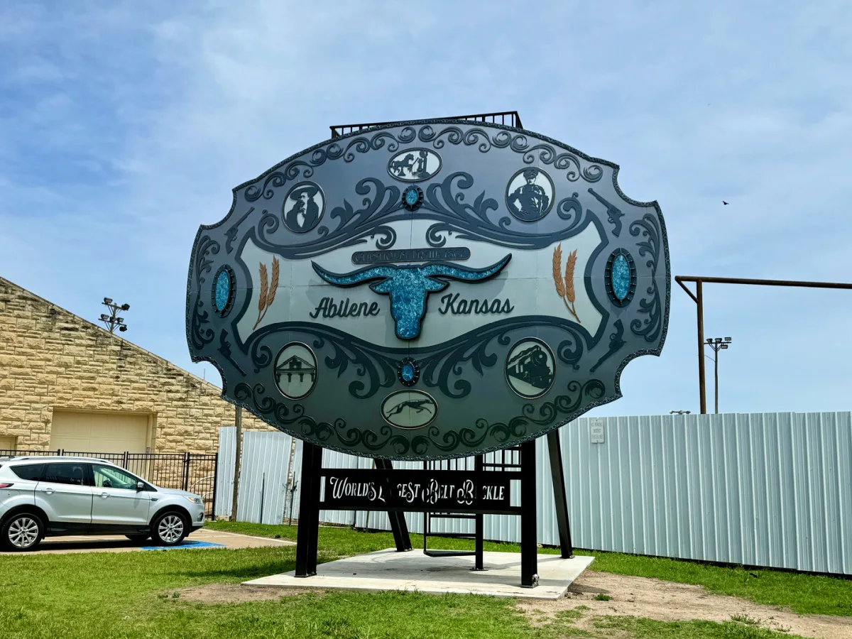 worlds-biggest-belt-buckle