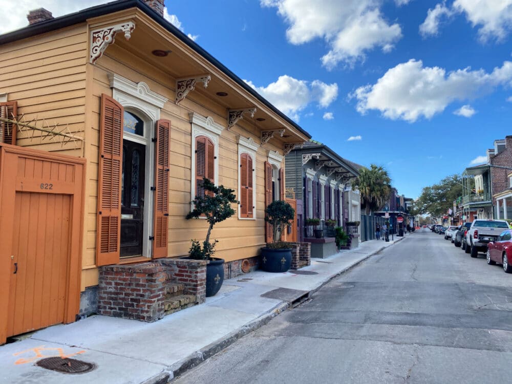 cool-colored-houses-in-new-orleans