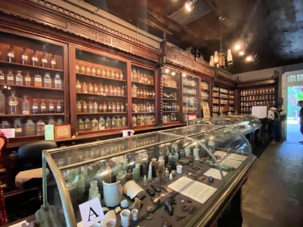 pharmacy-museum-medicine-counter