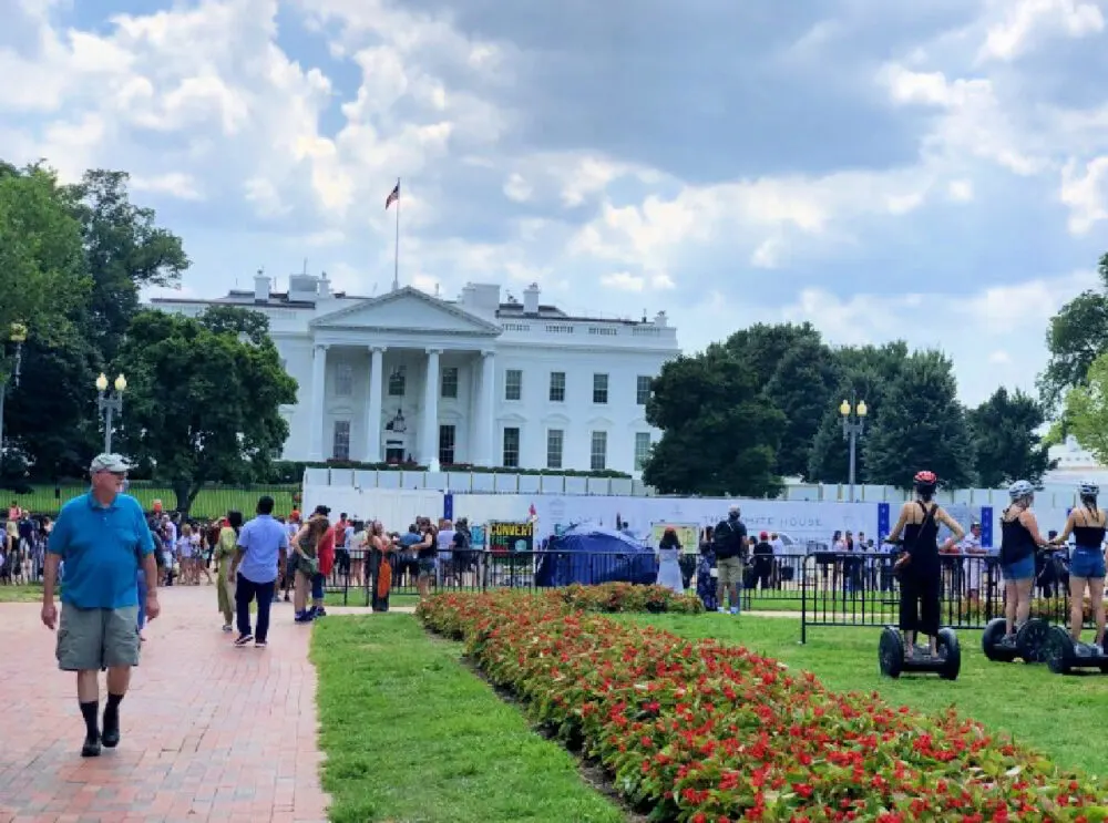 the-white-house-lawn