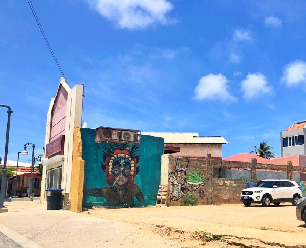 artistic-mural-in-aruba