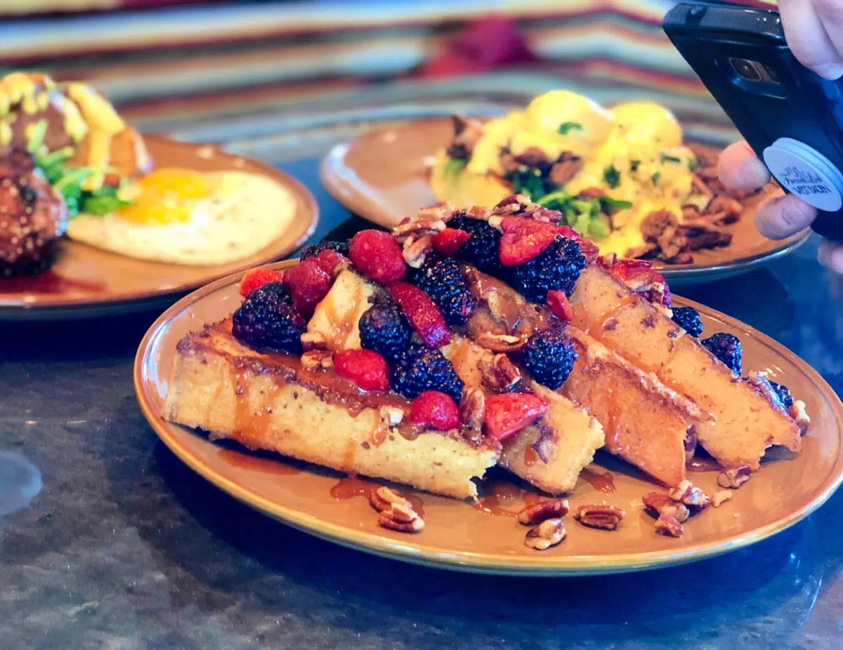 french-toast-with-berries-breakfast-at-proximo