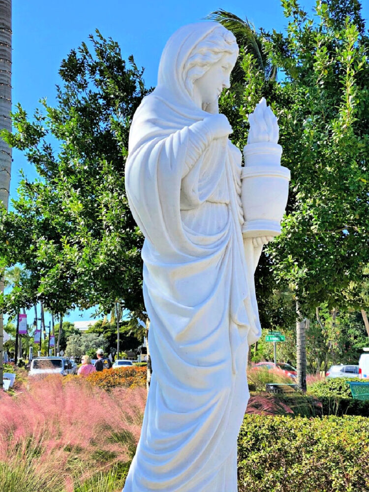 statue-in-st-armands-circle