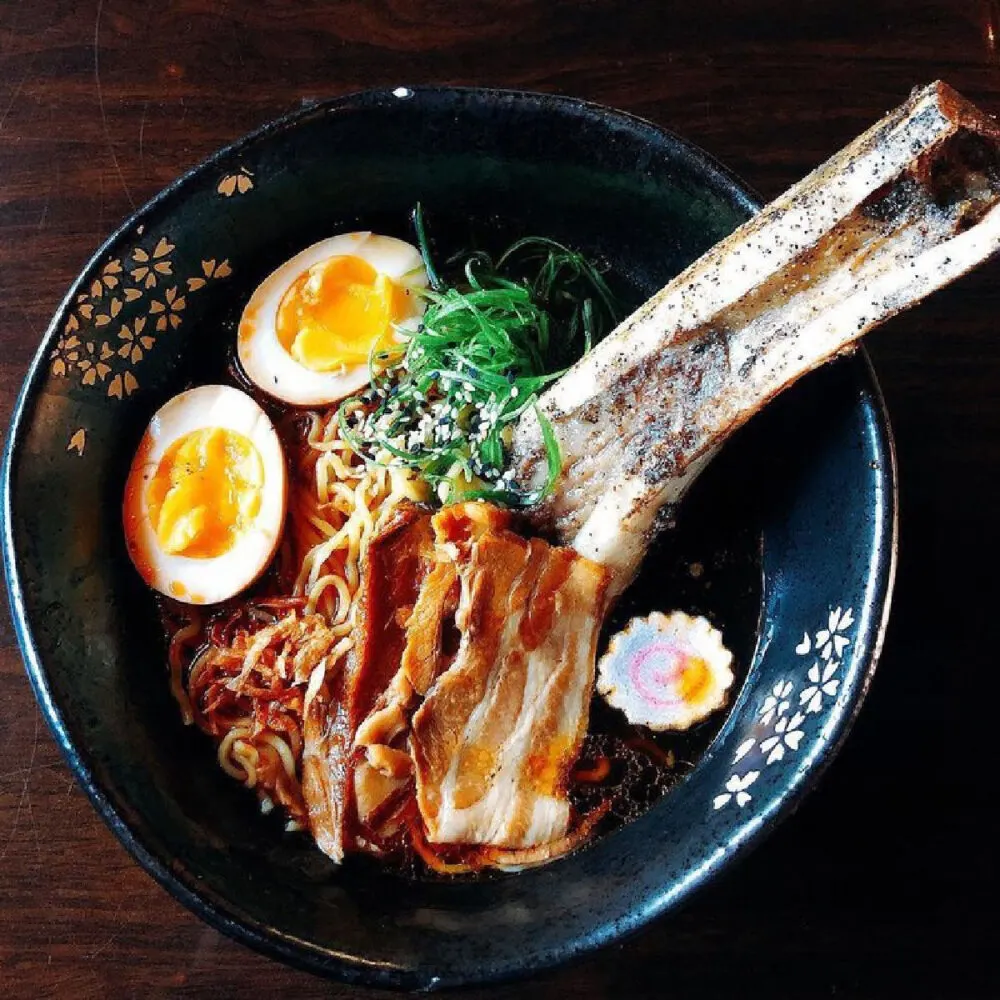 twisted-chopstick-ramen-bowl
