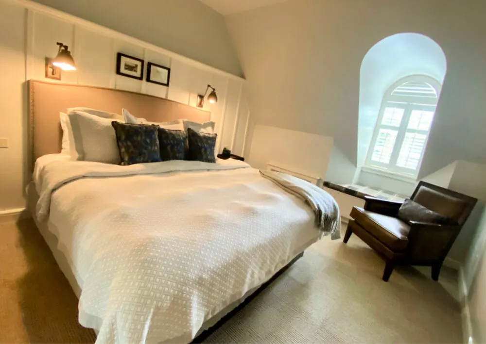 bedroom-at-graylyn-estates