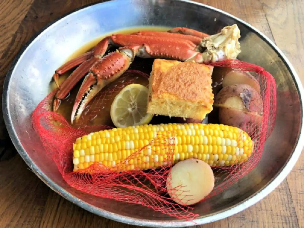 snow-crab-boil-paddlefish-disney-springs