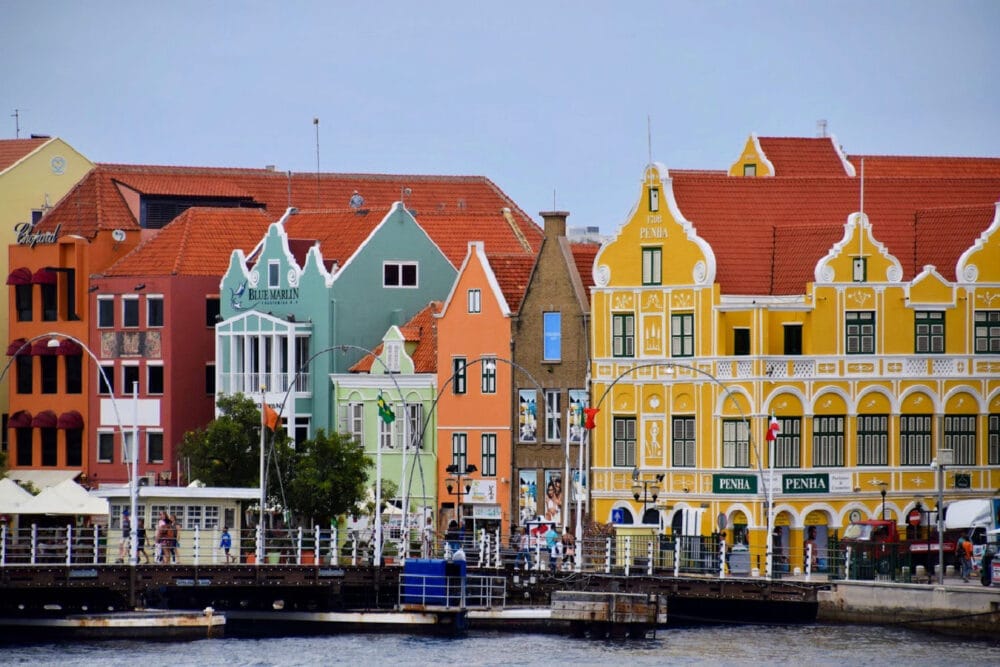 victorian-buildings-in-curaçao