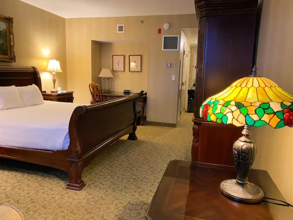 carnegie-hotel-room-sleigh-bed