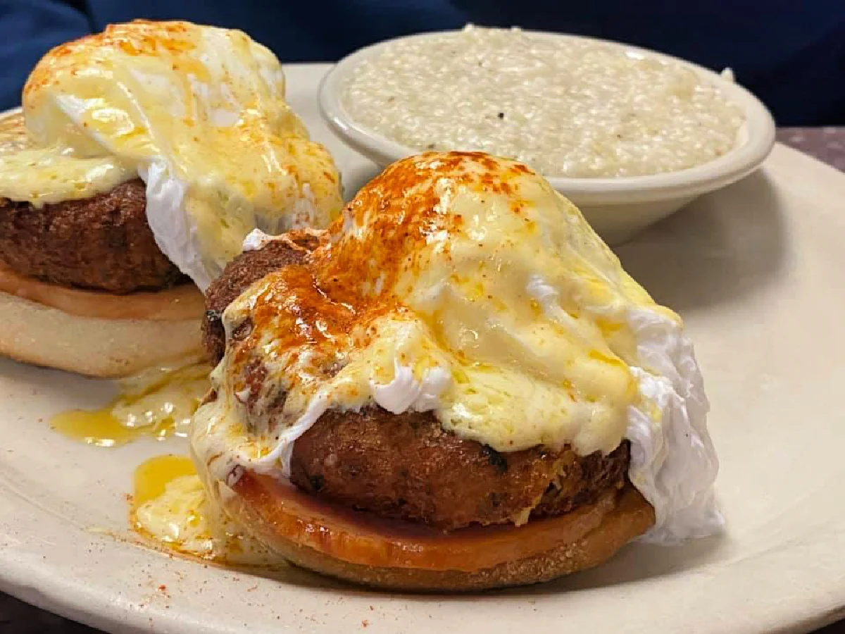 clarys-cafe-crab-cake-benedict