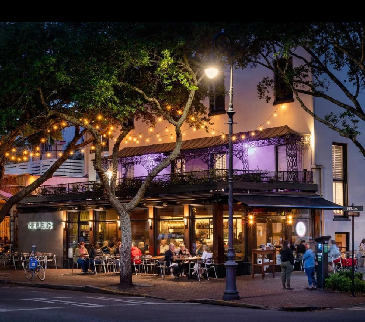 public-kitchen-savannah-outside-view