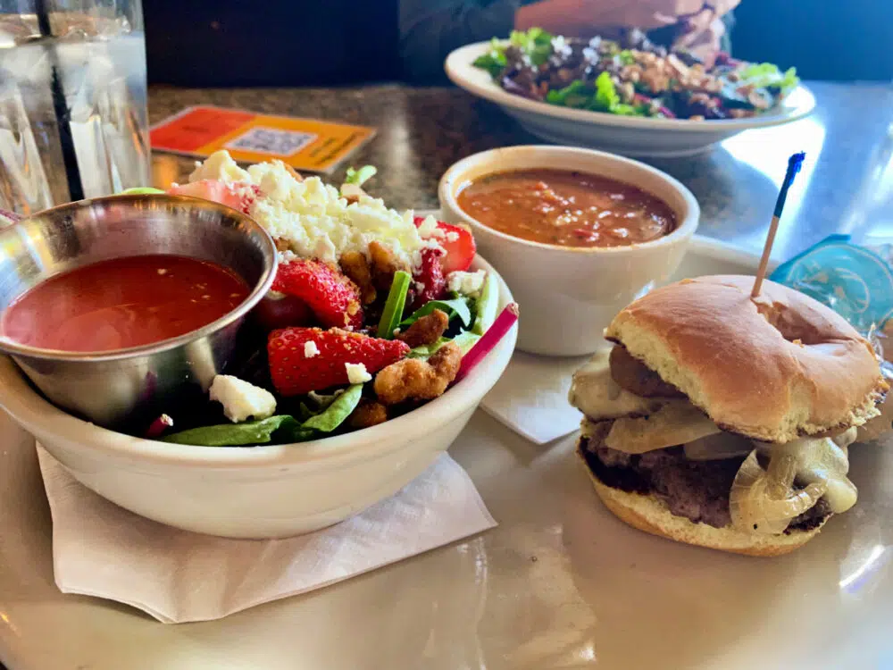 trio-lunch-with-salad-soup-and-slider-from-seven-saints