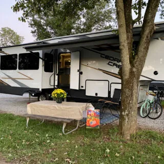rv-campground-set-up-with-picnic-table
