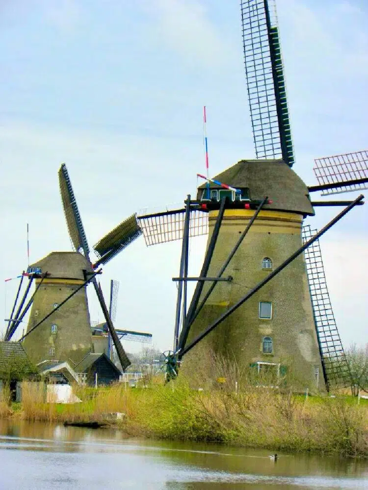 kinderdijk-windmills-netherlands