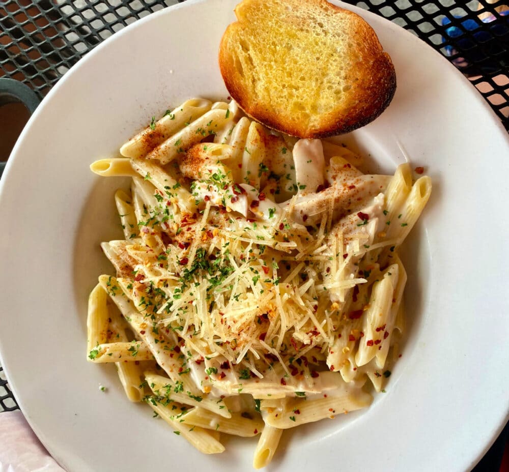 chicken-pasta-dish-from-harbor-cafe