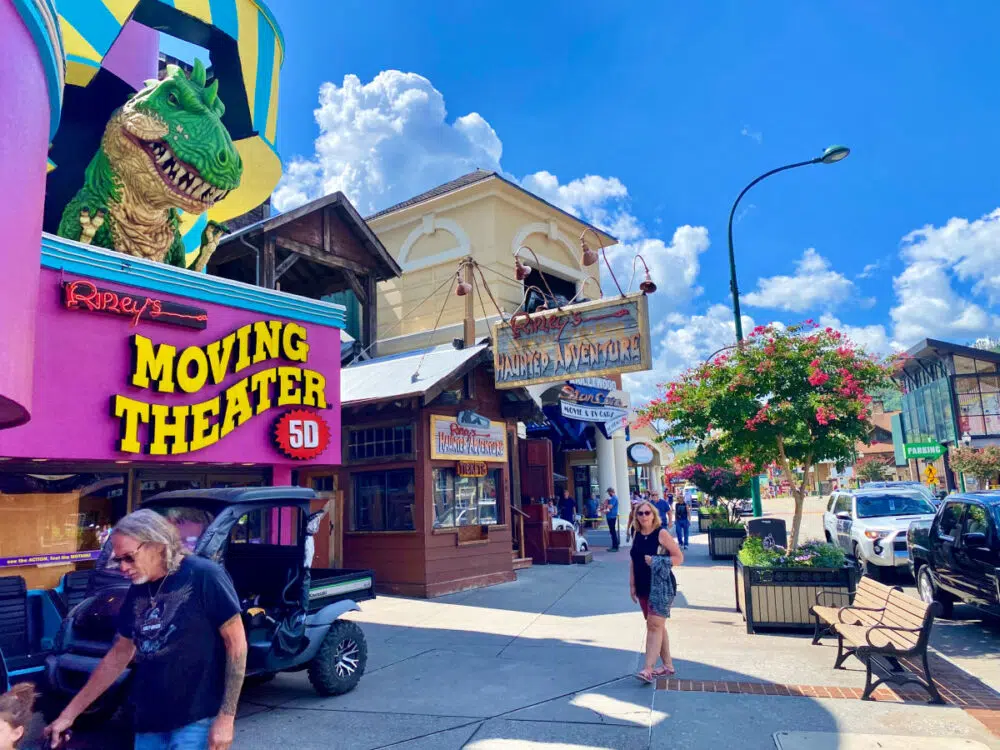 ripleys-moving-theater