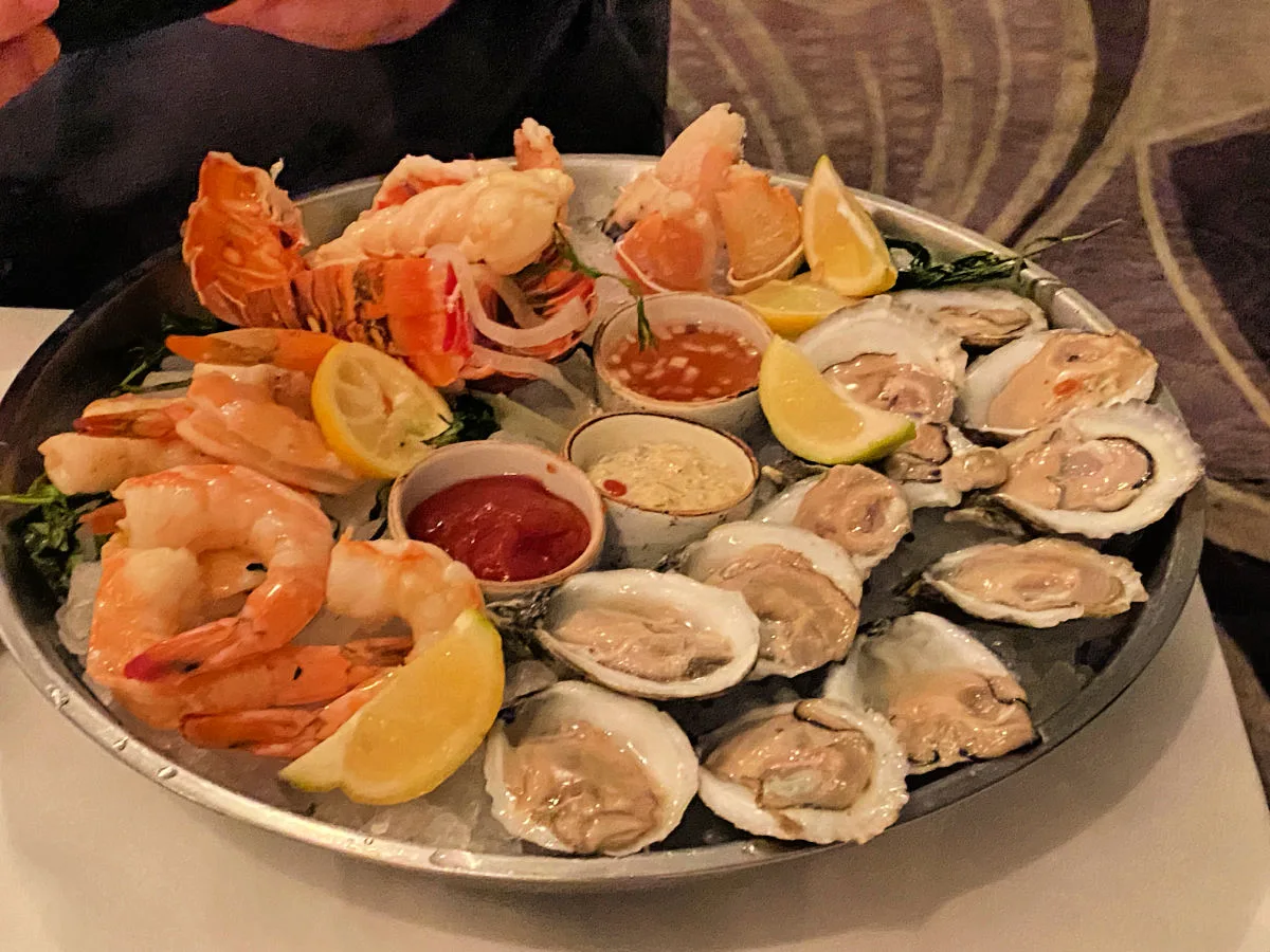 fresh-seafood-platter-gulf-shores