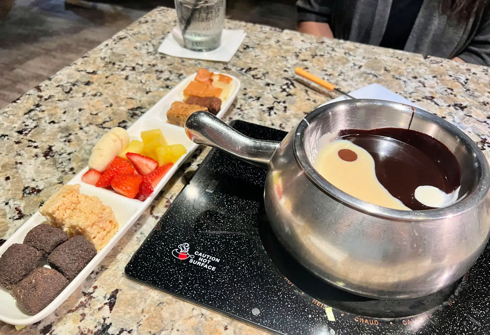 melting-pot-chocolate-fondue