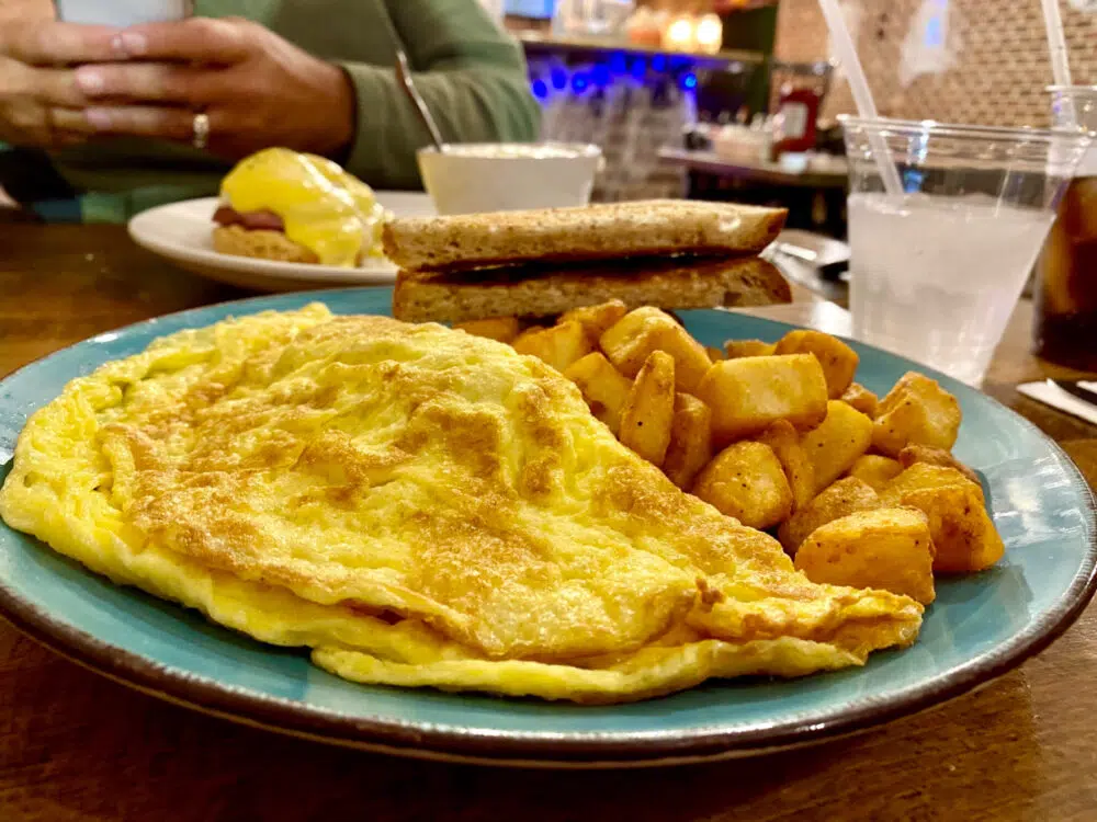omelet-and-potatoes-from-street-car-cafe