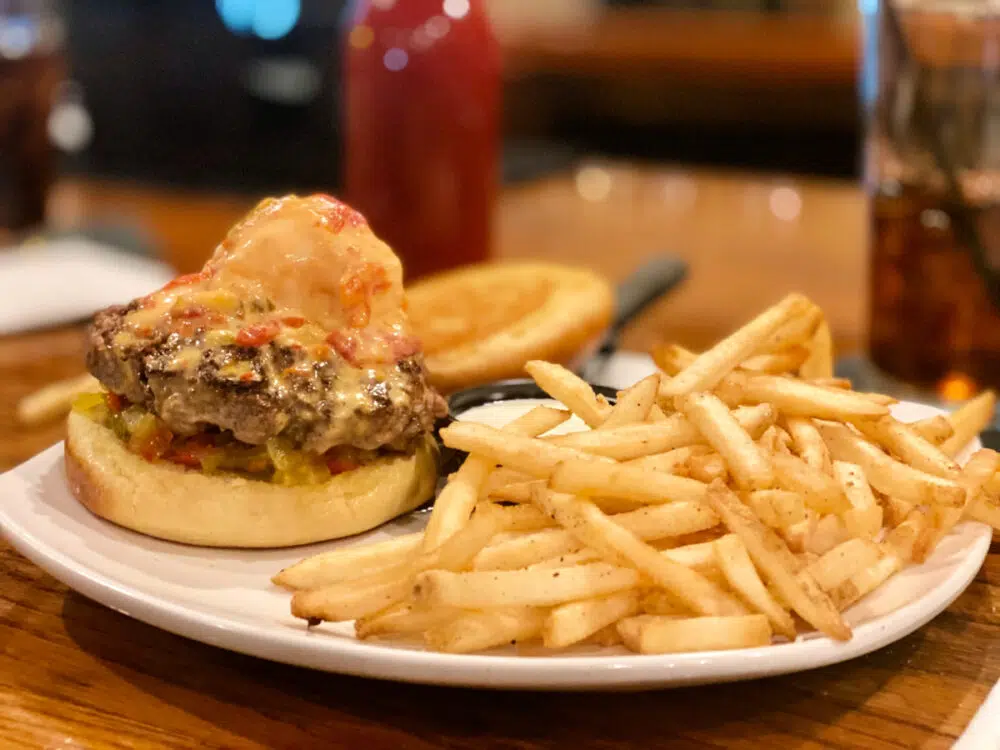 spirits-tavern-pimento-cheese-burger-with-fries
