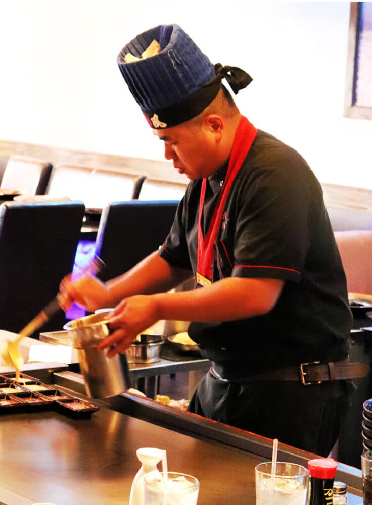 Japanese-steakhouse-chef 