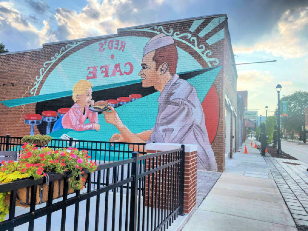 dolly-parton-mural-in-downtown-sevierville