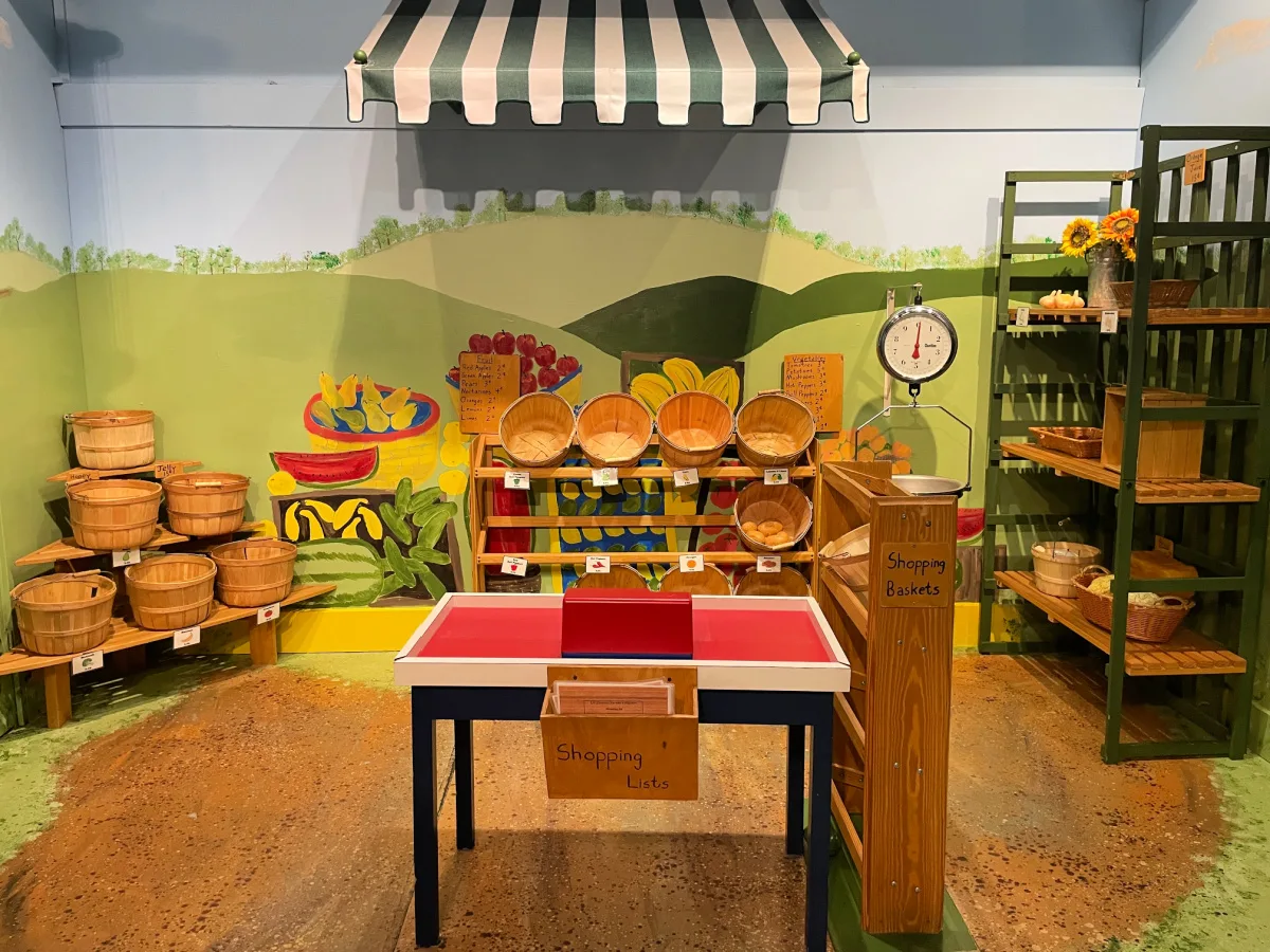 childrens-museum-fruit-stand