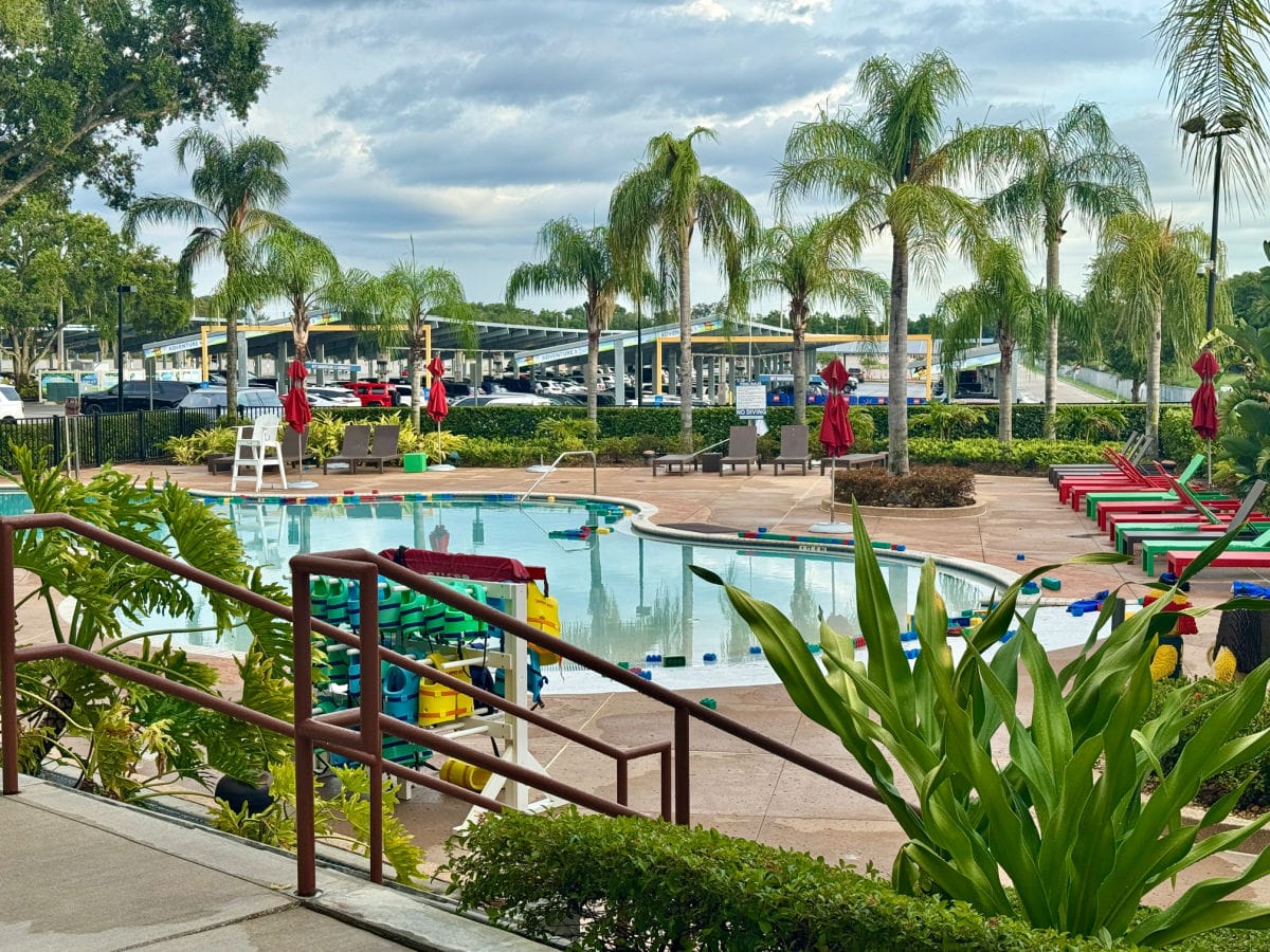 legoland-hotel-pool