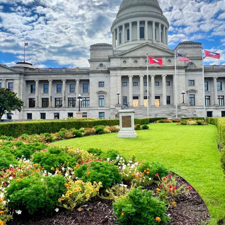 arkansas-state-capitol-in-summer