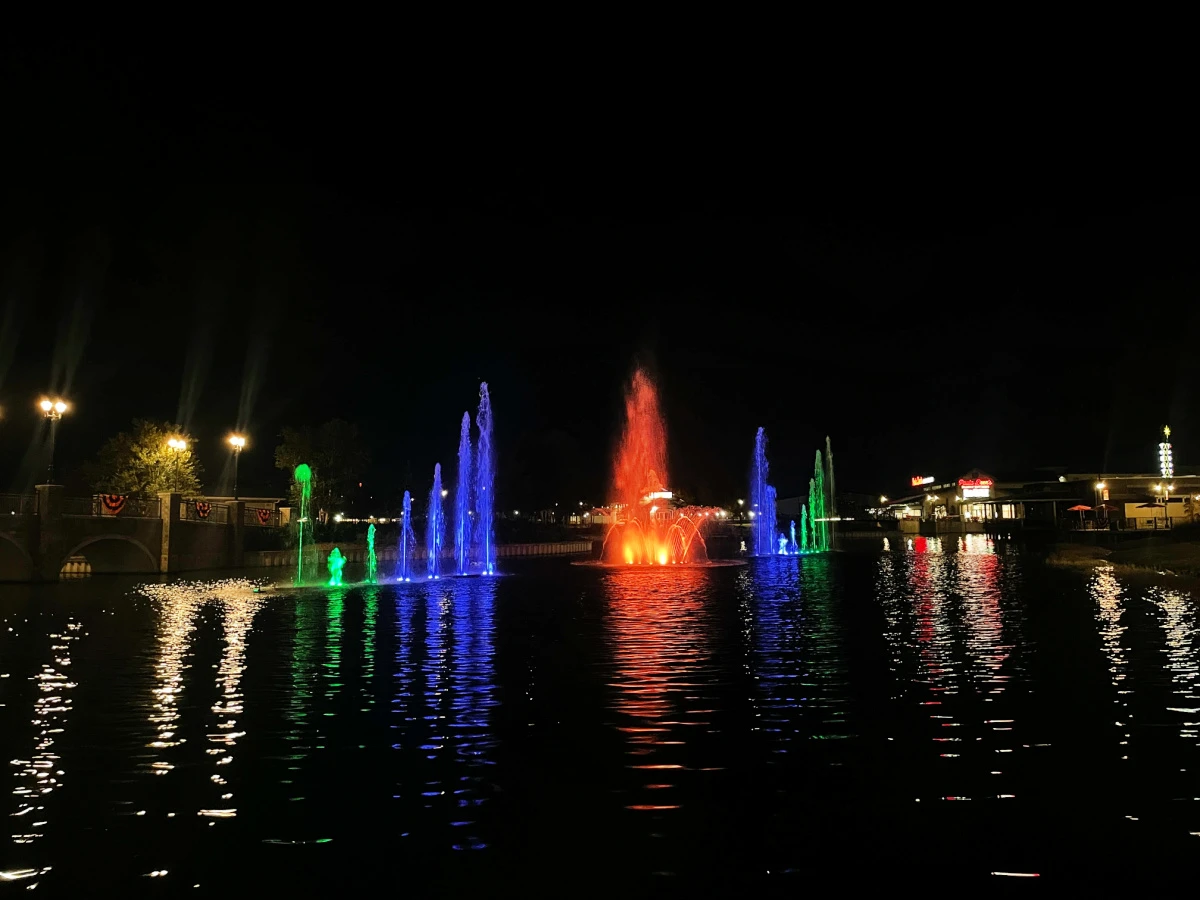 fountain-green-blue-red-lights